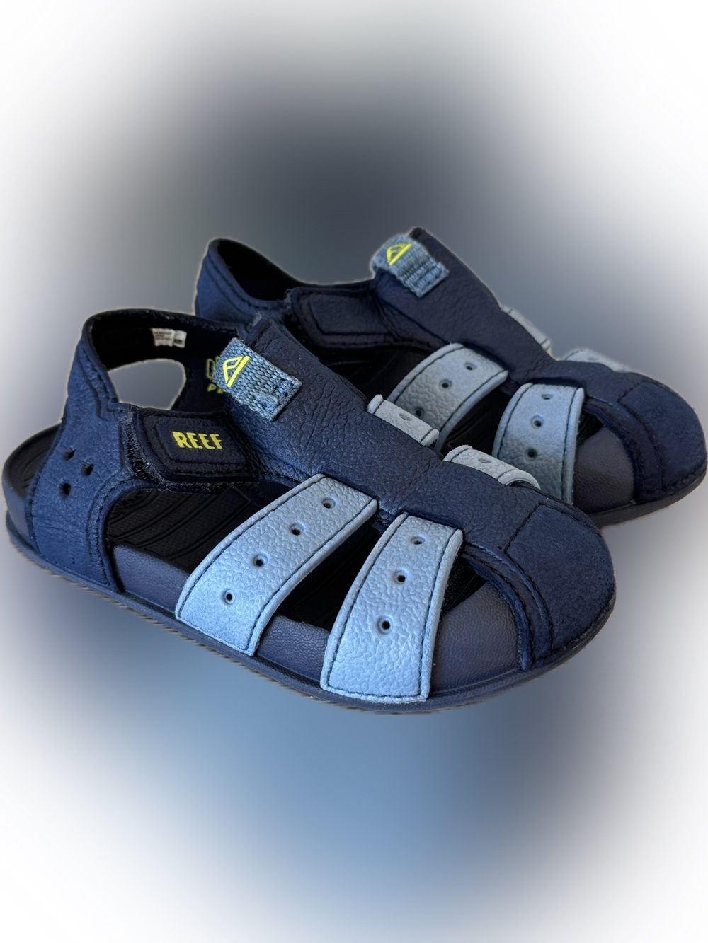 Reef Kids Navy and Light Blue Closed-Toe Sandal - Kids Size 8